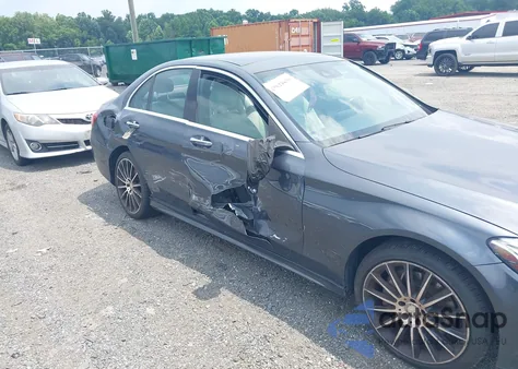 2015 Mercedes-Benz C 300 4Matic/Luxury 4Matic/Sport 4Matic из США, поврежденный, VIN 55SWF4KB9FU010078